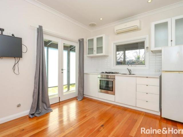 MODERN ONE BEDROOM GRANNY FLAT ELECRICITY, GAS & WATER INCLUDED Available NOW!