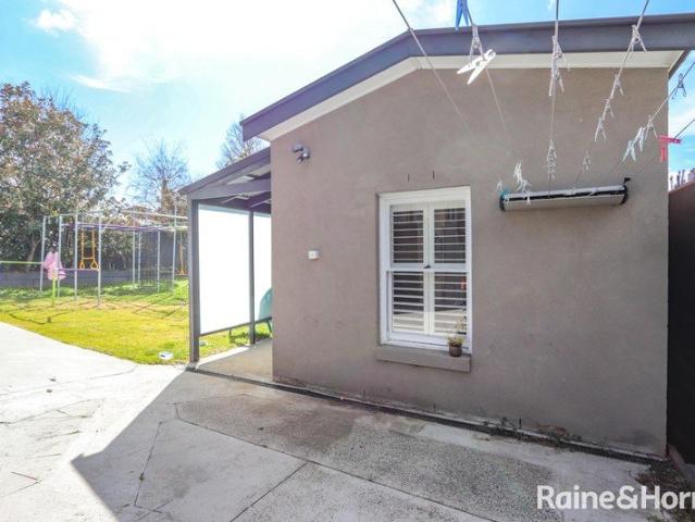 MODERN ONE BEDROOM GRANNY FLAT ELECRICITY, GAS & WATER INCLUDED Available NOW!