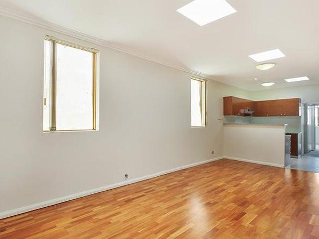 Modern One Bedroom In Convenient Location