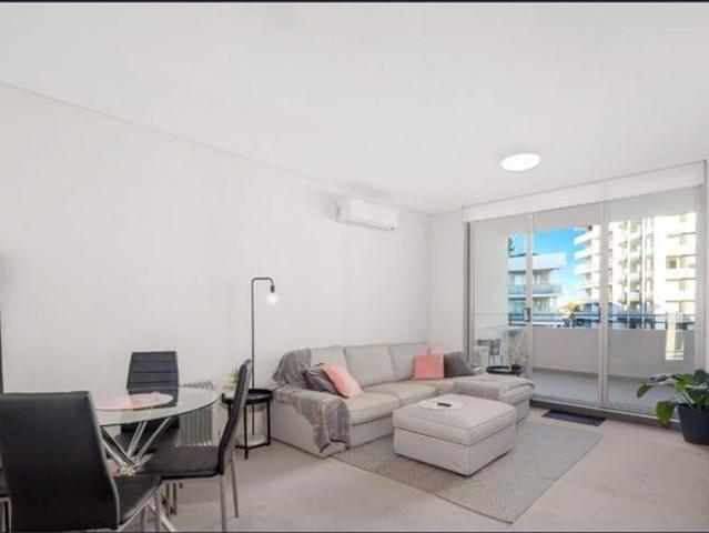Modern One Bedroom Living