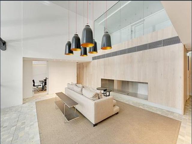 Modern One Bedroom + Separate Study Room, Short Walk to Crows Nest Village