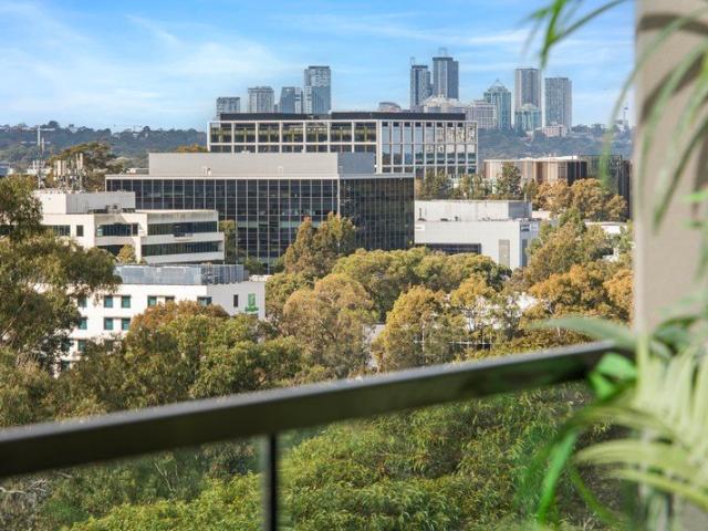Modern one bedroom plus large study in the heart of Macquarie Park