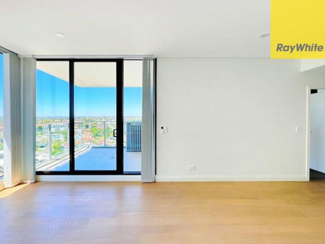 Modern One Bedroom PLUS STUDY 100M From Train Station and Shops