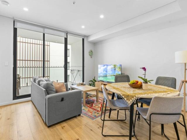 Modern One Bedroom Plus Study Apartment in Prime Norwest Location