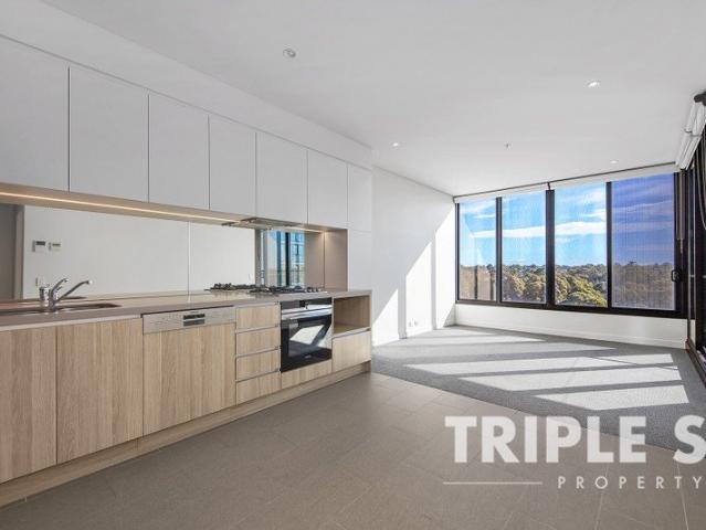 Modern One Bedroom Retreat with Panoramic District Views
