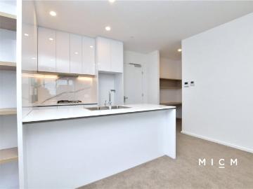 Modern One Bedroom with Study and Carpark