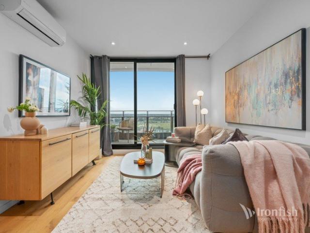 Modern One Bedroom with Study Living in Vibrant Footscray