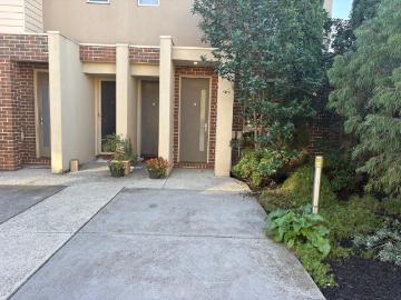 Modern One Bedroom Townhouse!