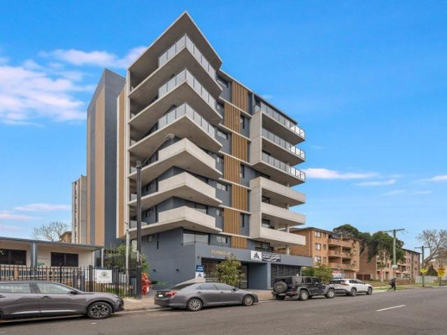 Modern One Bedroom Unit 20% Below Market Rent