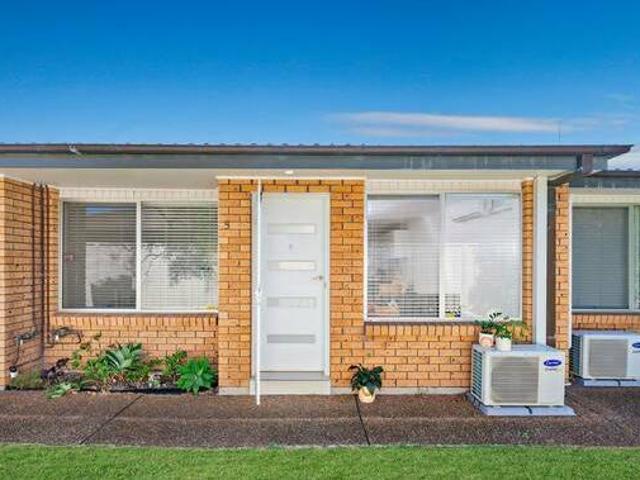 Modern OneBedroom Villa in Parkside Setting