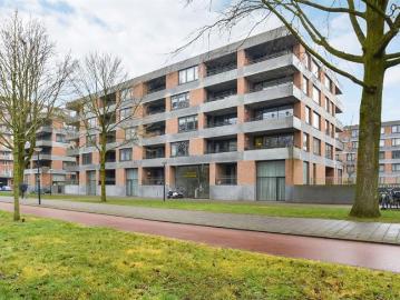 Modern ongemeubileerd 4 kamer appartement in nieuw