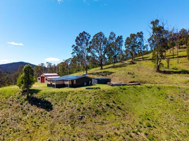 MODERN OFF GRID LIVING IN COMPLETE PRIVACY