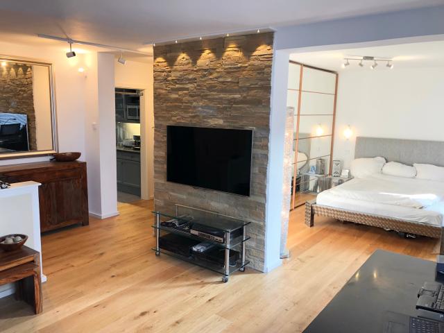 Modern, open floor apartment, centrally located, but very quiet