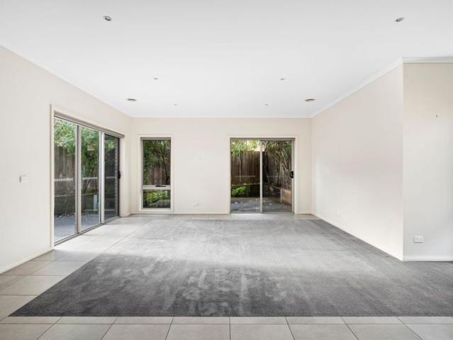 MODERN OPEN PLAN LIVING