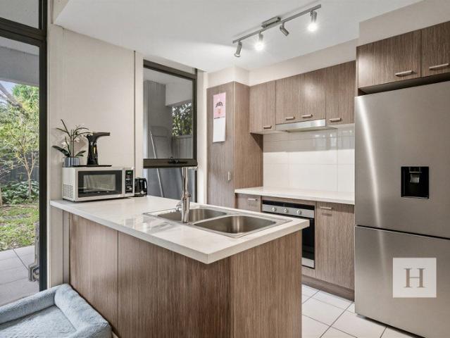 Modern Open Plan Living with Private Outdoor Space