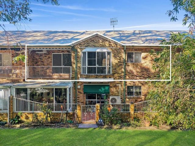 Modern over 55's living in a peaceful and convenient setting