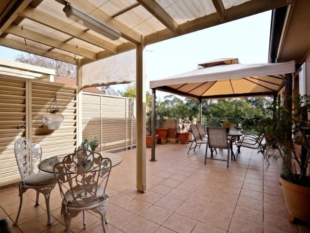 Modern Over 55s Villa style apartment with Spacious Courtyard and Double lock up Garage in a prime tranquil setting