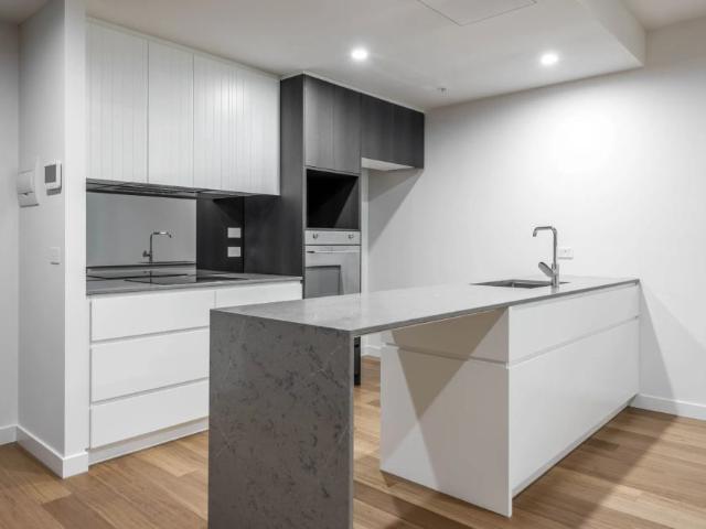 Modern Oversized One Bedroom Apartment in Founders Lane