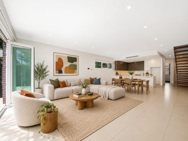 Modern, oversized terrace in prime location