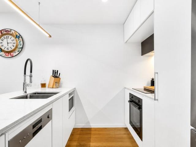 MODERN & OVERSIZED 1 BEDROOM + MPR! PERFECT FIRST HOME