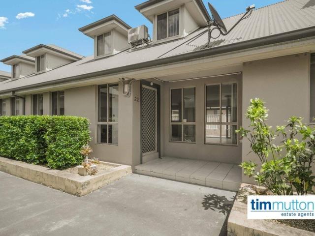 Modern Low Maintenace Living In A Convenient Location