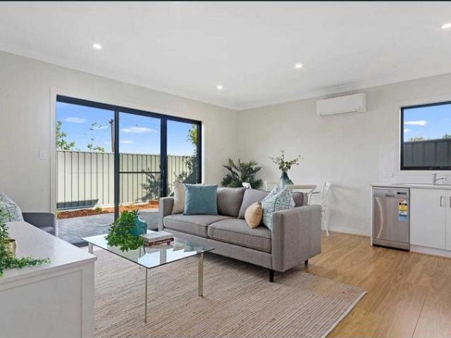 Modern, Low Maintenance & Move In Ready