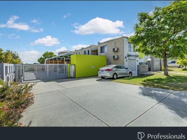 MODERN, LOW MAINTENANCE APARTMENT IN A SECURE COMPLEX