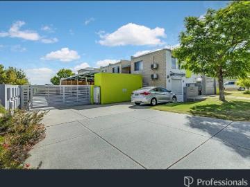 MODERN, LOW MAINTENANCE APARTMENT IN A SECURE COMPLEX