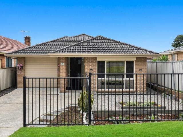 Modern, Low Maintenance Charm in Convenient Location