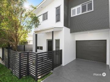Modern Low maintenance Executive Home in Sought After Location