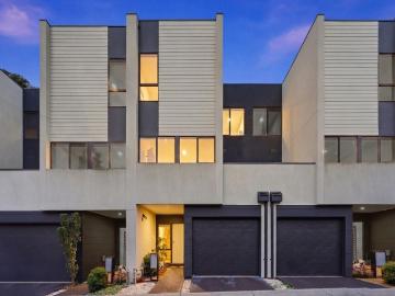 Modern Low Maintenance Entertainer in High Growth Pocket