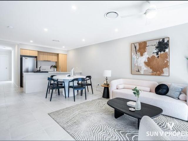 Modern & Low Maintenance Family Home in Park Ridge