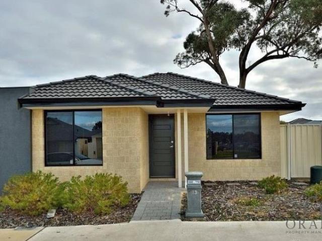 MODERN & LOW MAINTENANCE FAMILY HOME