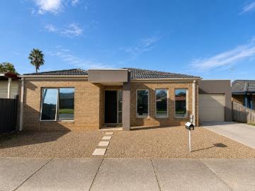 Modern & Low Maintenance Family Home