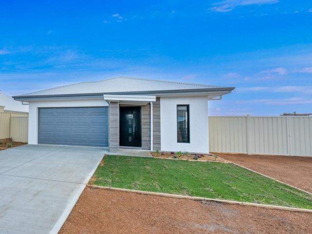 Modern & Low Maintenance Family Living in Wandina