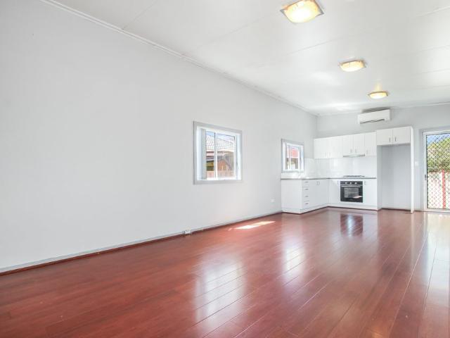 Modern & Low Maintenance Granny Flat in Convenient Location