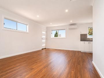 MODERN, LOW MAINTENANCE GRANNY FLAT!