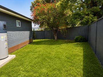 MODERN, LOW MAINTENANCE GRANNY FLAT!