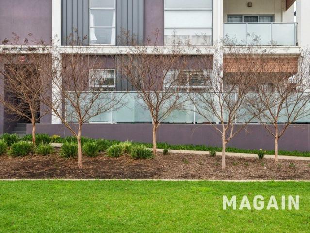 Modern, Low Maintenance, Ground Floor Living Overlooking the Village Green