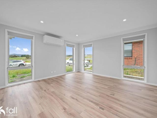 Modern, Low Maintenance Home in Sorell