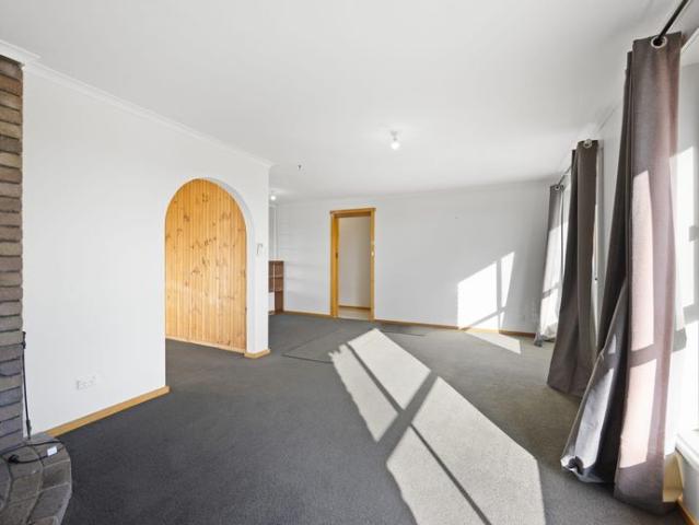 Modern, low maintenance home on large easy care block