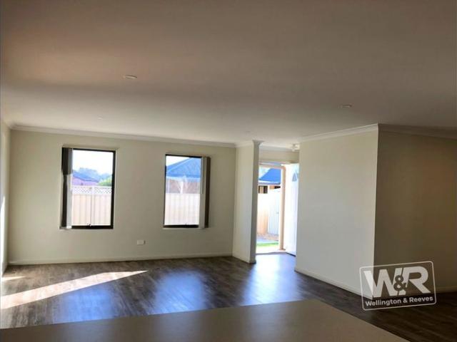 MODERN LOW MAINTENANCE HOME TUCKED AWAY IN A PRIVATE AREA OF YAKAMIA