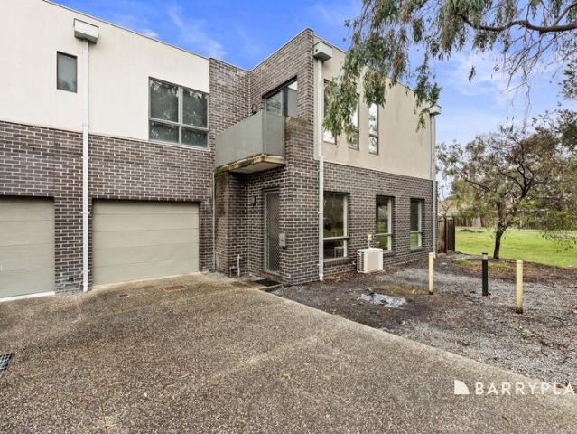 Modern, Low Maintenance & Ideally Located!