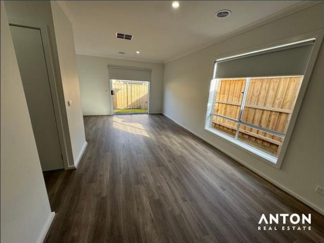 Modern & Low Maintenance Living!