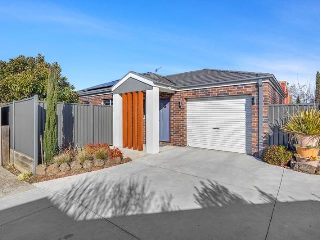 Modern & Low Maintenance Living