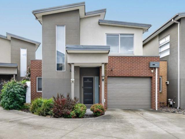 MODERN, LOW MAINTENANCE LIVING!