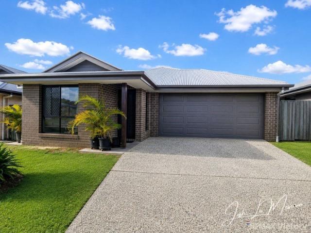 Modern, Low Maintenance Living with Solar Efficiency!
