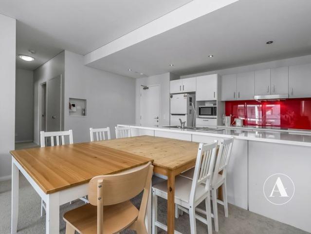 MODERN LOW MAINTENANCE LIVING IN THE HEART OF COCKBURN CENTRAL