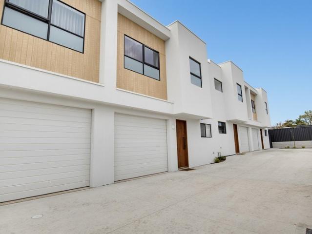 Modern, Low Maintenance Living in the Heart of Christies Beach
