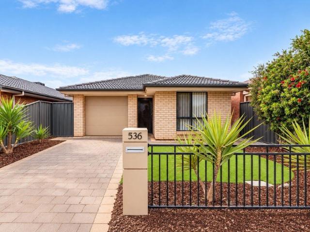 Modern, Low Maintenance Living in the Heart of Andrews Farm